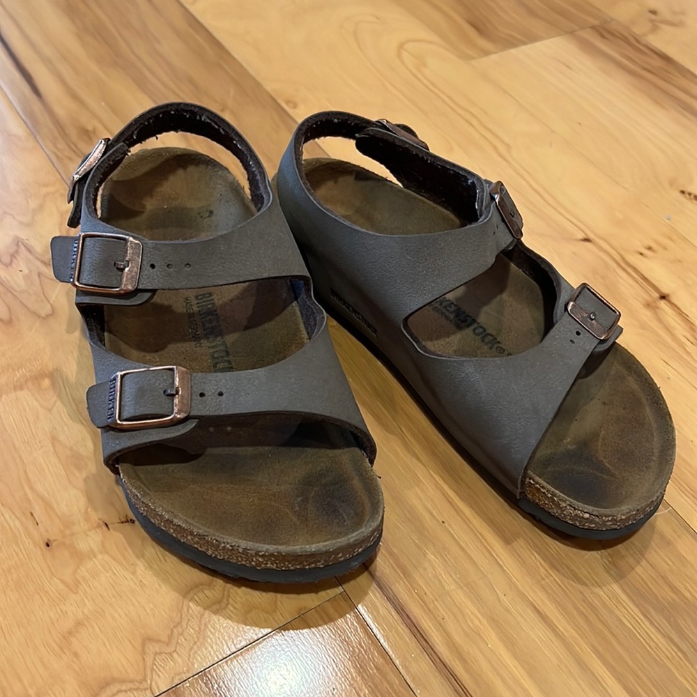 Birkenstock kid’s Milano style Sandal – size 1
